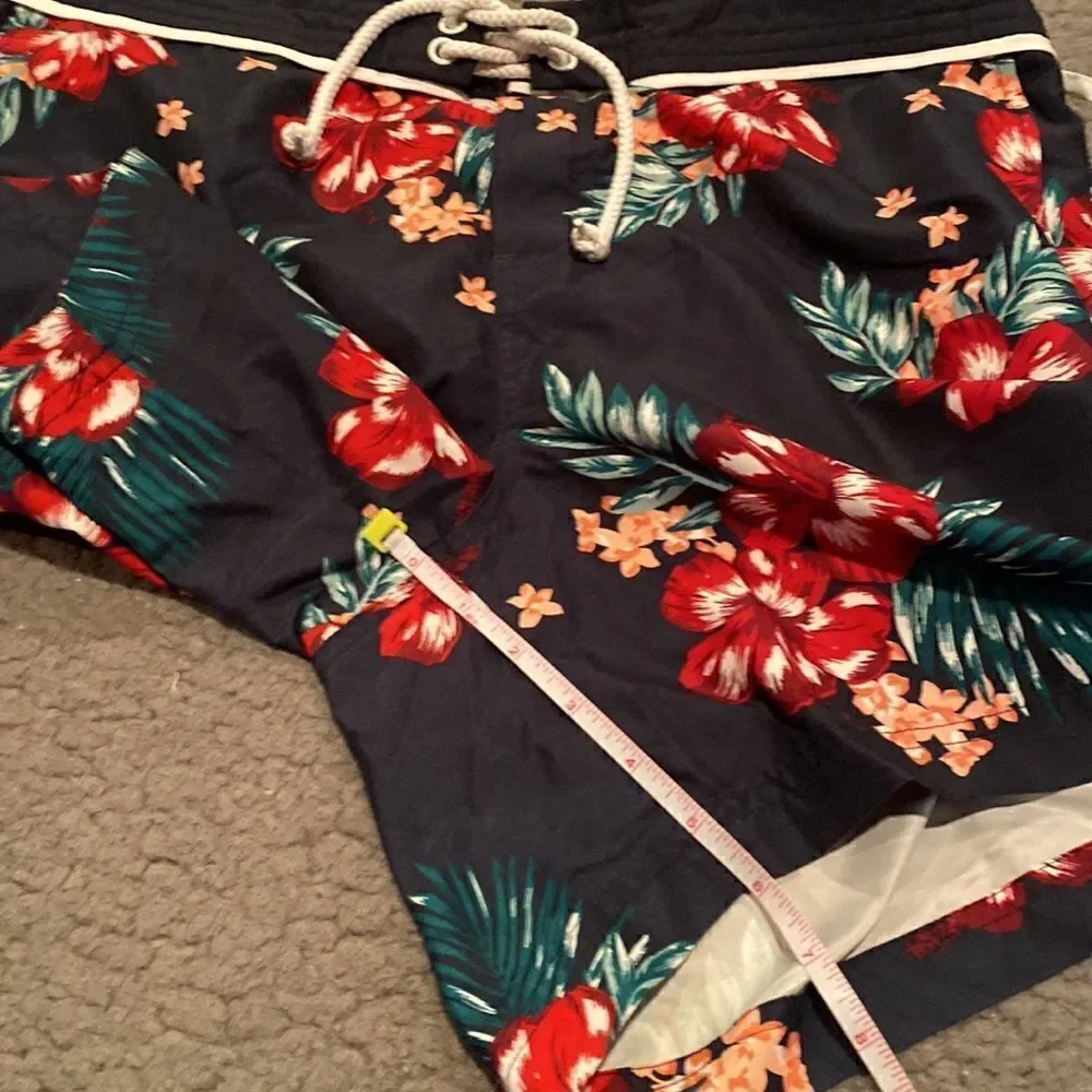 Penguin Hawaiian Men’s Swim Trunks Size 34